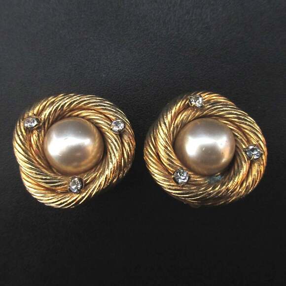 Chanel Vintage Clip-On Earrings Pearl #234221C51B